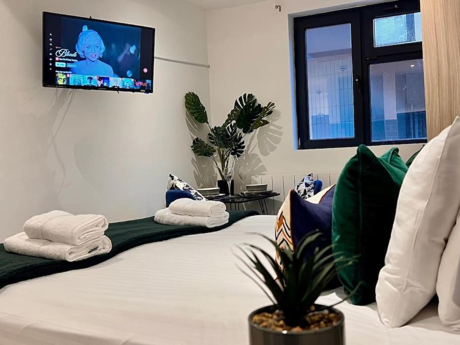Unique Studio In Central 南安普敦 外观 照片